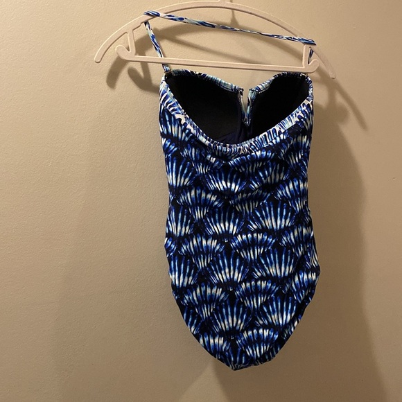 Tommy Bahama women’s Blue Patterned Swimsuit - size 6 - removable strap - Picture 7 of 7